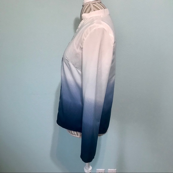 Beautiful Blue Ombré Top Size Medium - Picture 4 of 4